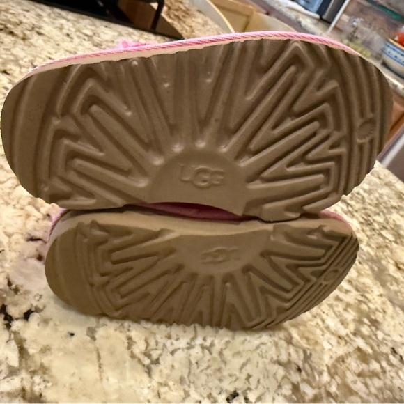 Toddler Ugg boots. Great condition. Only worn a few times - Picture 3 of 4